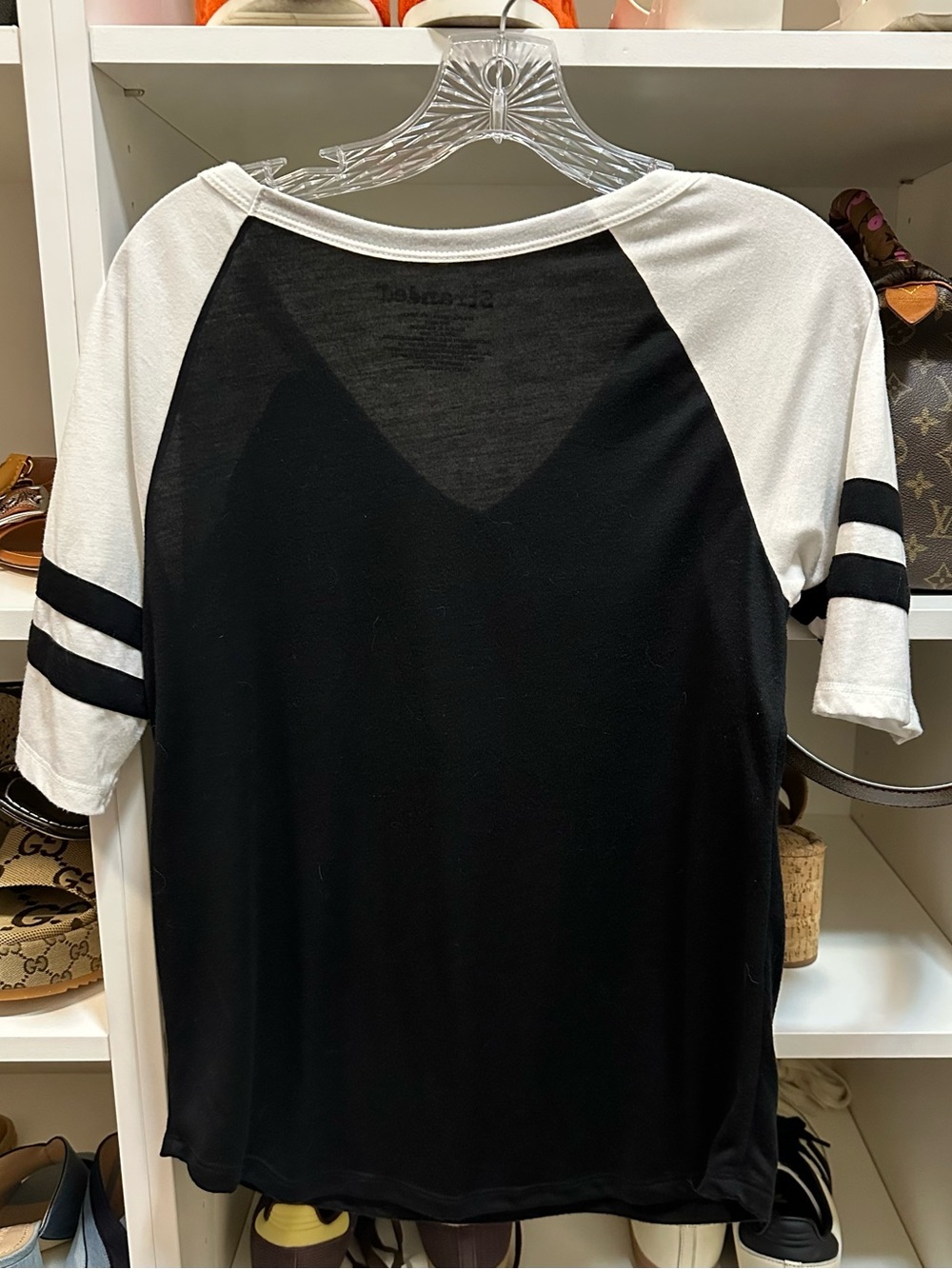 NWOT Stranded “I’m With Creepy” vneck tee size L - Picture 2 of 2